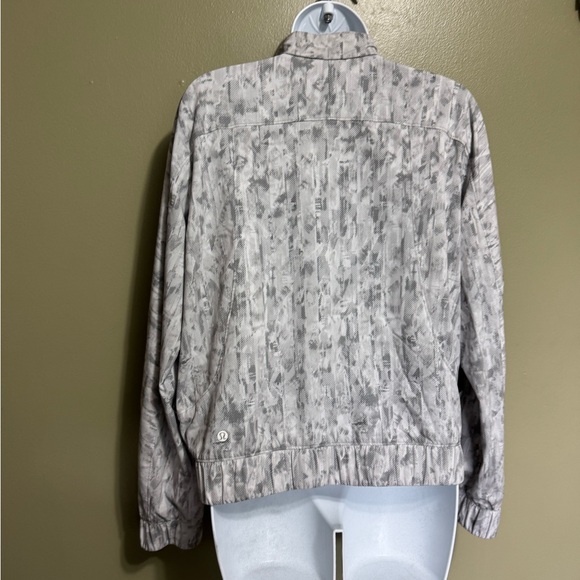 Lululemon Bombs Away Reversible Jacket White/Gray Printed Nylon Size L - Picture 6 of 10